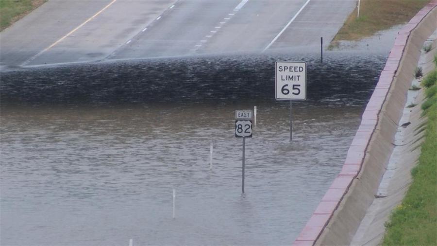 Flooding, Marsha Sharp Freeway at University Avenue 5.28.2015 v2