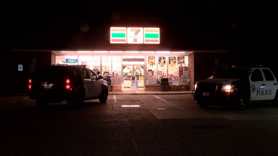 711 ROBBED 1_1453284791054.jpg