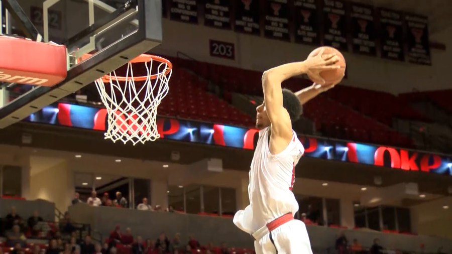 ZACH SMITH FULL EXTENSION DUNK_1452280167106.jpg