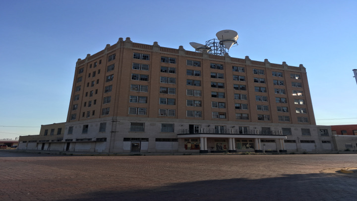 Hilton Hotel in Downtown Plainview - 720