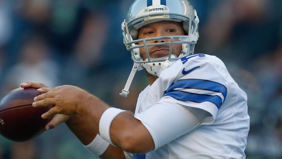 Tony Romo leaves preseason game with apparent back injury_44411777-159532