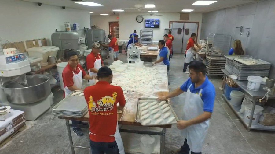 El Bolillo bakery in houston bakes bread, Hurricane Harvey73007760-159532