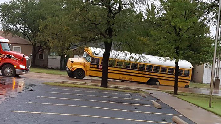 bus in a hole Perla Garcia 720 sinkhole