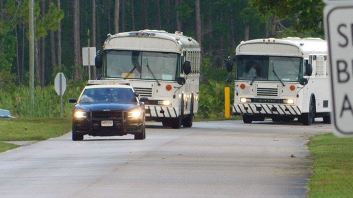 Prisoners move evacuate from Hurricane Irma 720