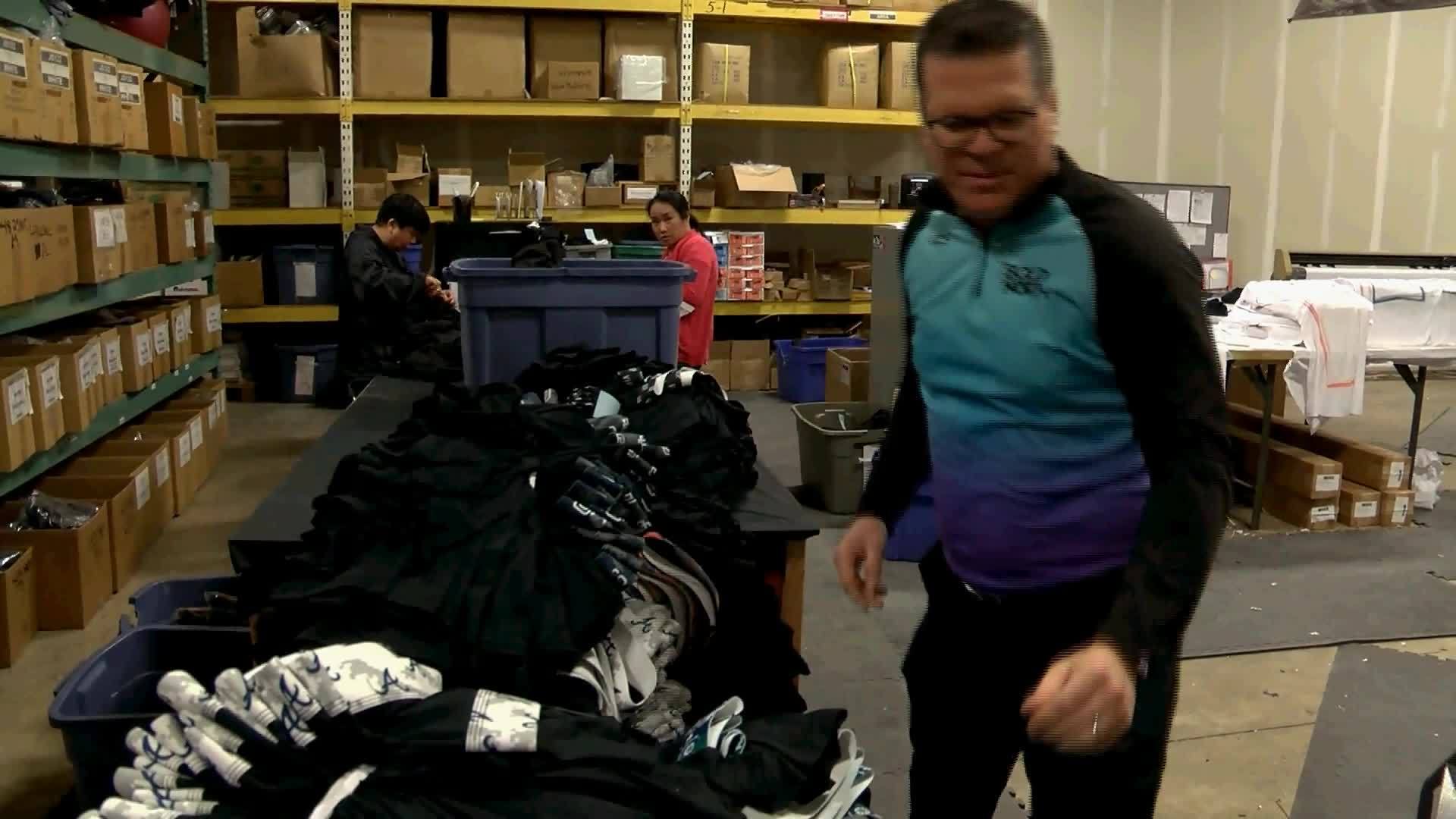 Outfitting_players_for_the_Super_Bowl_0_20180204004744