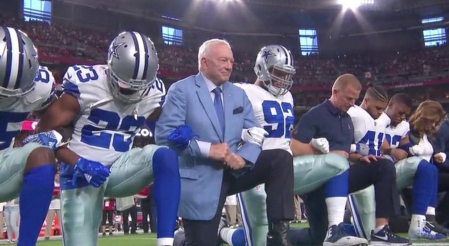 Dallas Cowboys kneel before national anthem on Sept-846655081. 25, 2017_551167