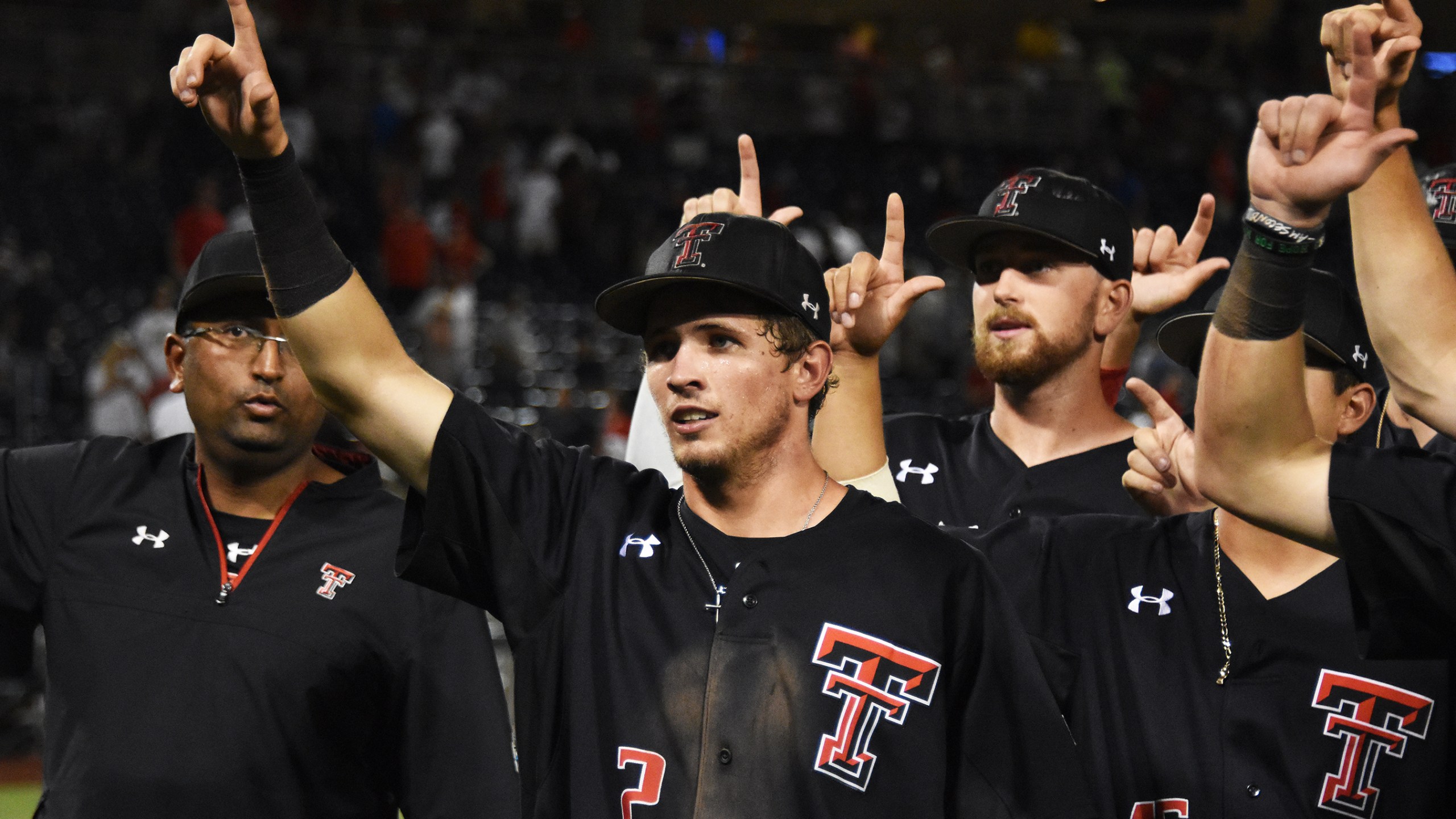 Gabe_Holt_GunsUp_1530843636702.jpg