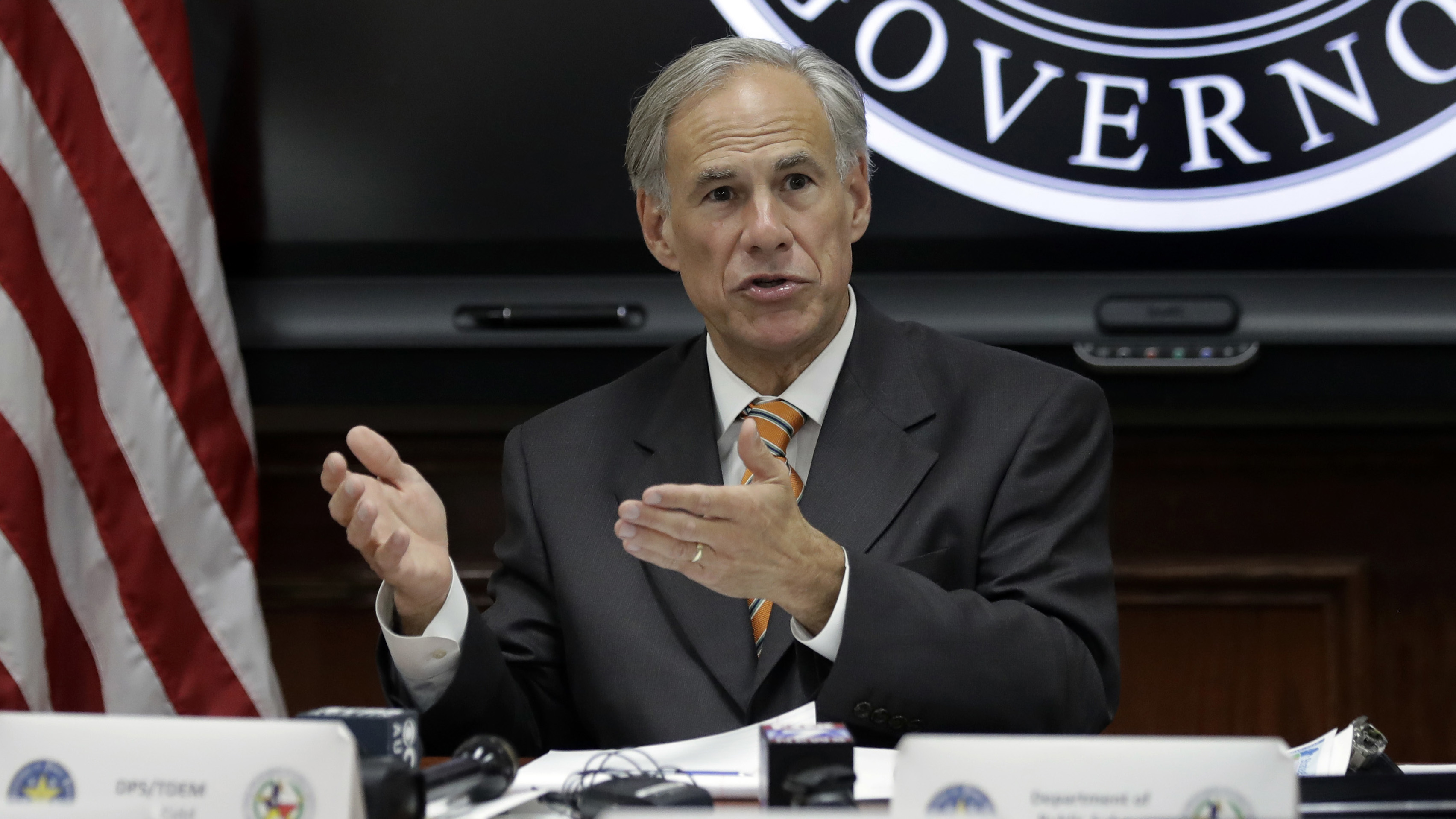 Greg Abbott addressing state officials-846655081