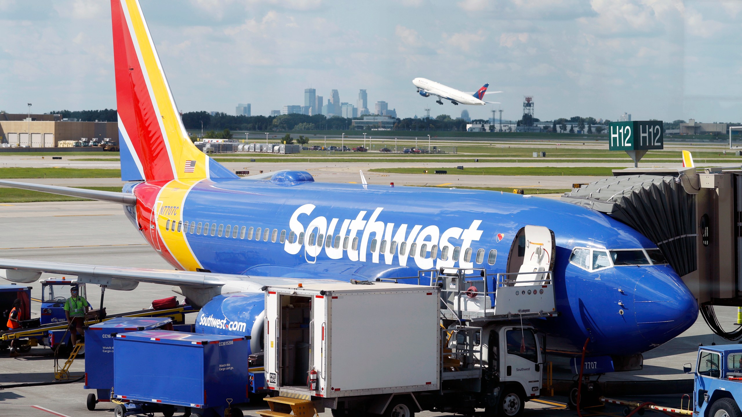 Earns Southwest Airlines_1551304718340