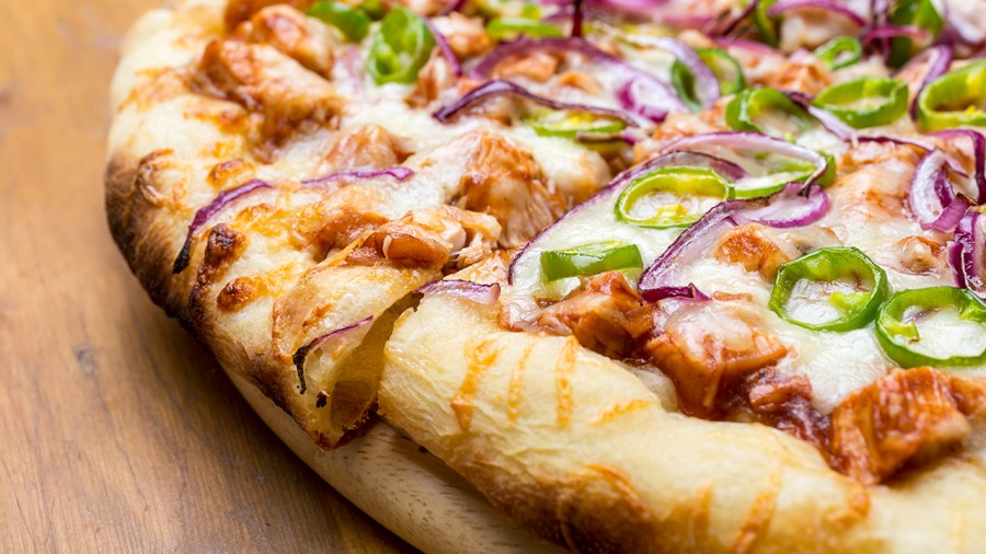 onion-chicken-pizza-recipe-food_1532706333224_389848_ver1_20180728054301-159532