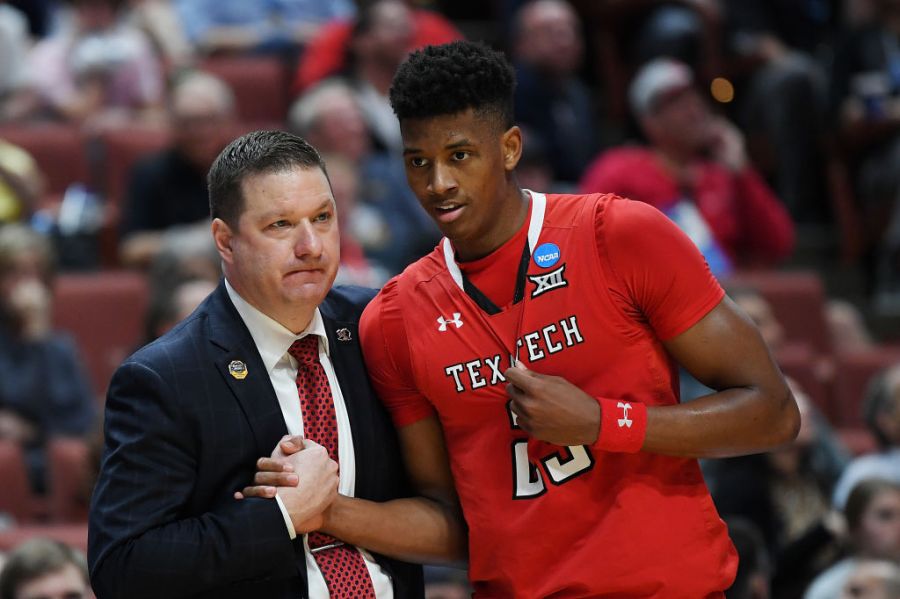 Jarrett Culver with Coach Chris Beard hh2_9023_2019032884238913.jpg_1553866263202 Texas Tech vs Michigan