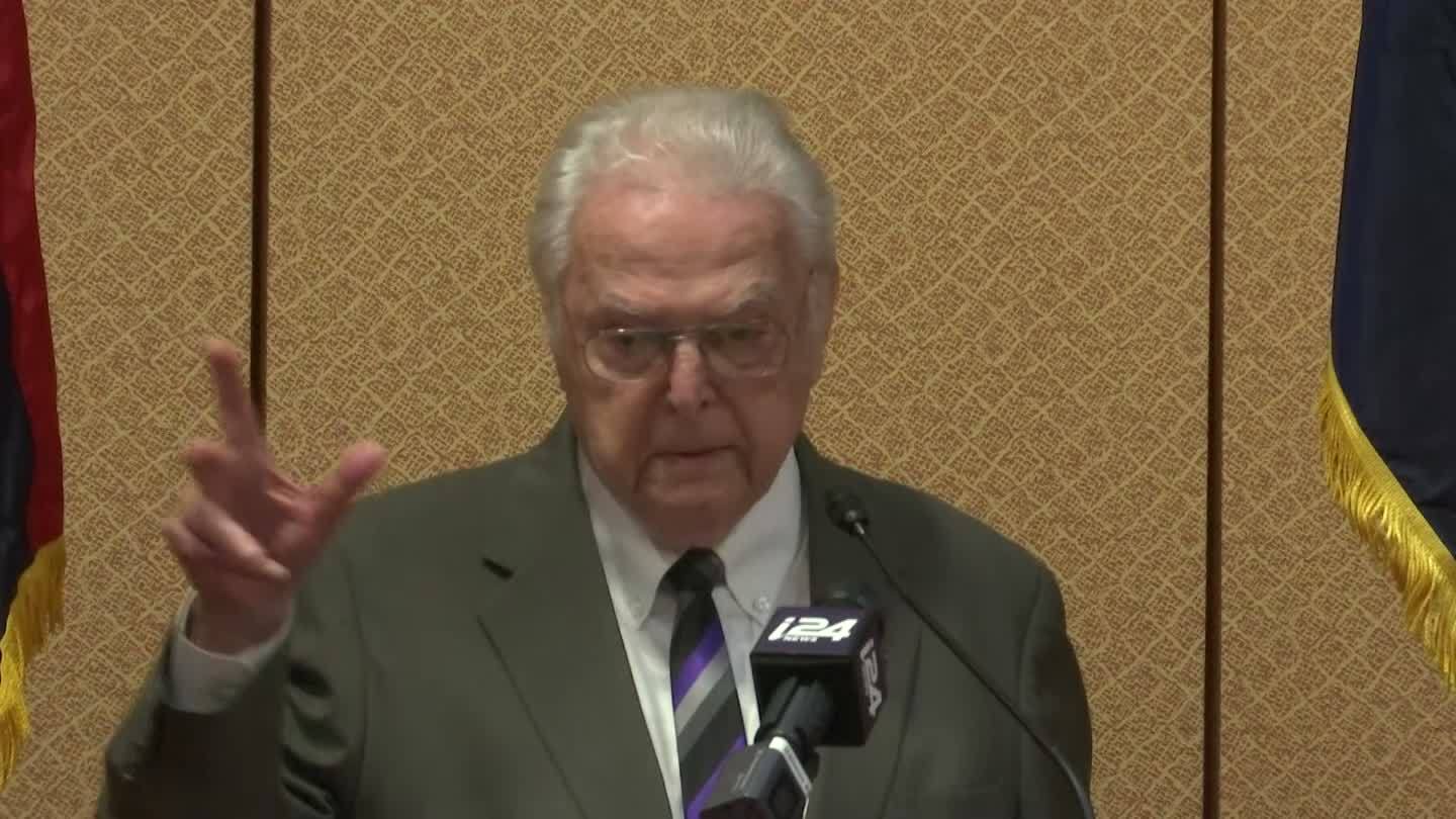 Holocaust survivor helps honor D-Day heroes ahead of 75th anniversary
