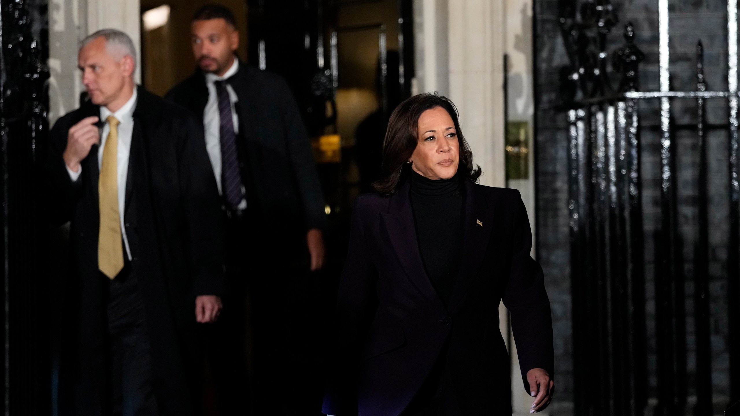 US Vice President Kamala Harris leaves 10 Downing Street after a meeting with Britain's Prime Minister Rishi Sunak in London, Wednesday, Nov. 1, 2023. Harris is on a two day visit to England to attend the AI Summit at Bletchley Park. (AP Photo/Kirsty Wigglesworth)