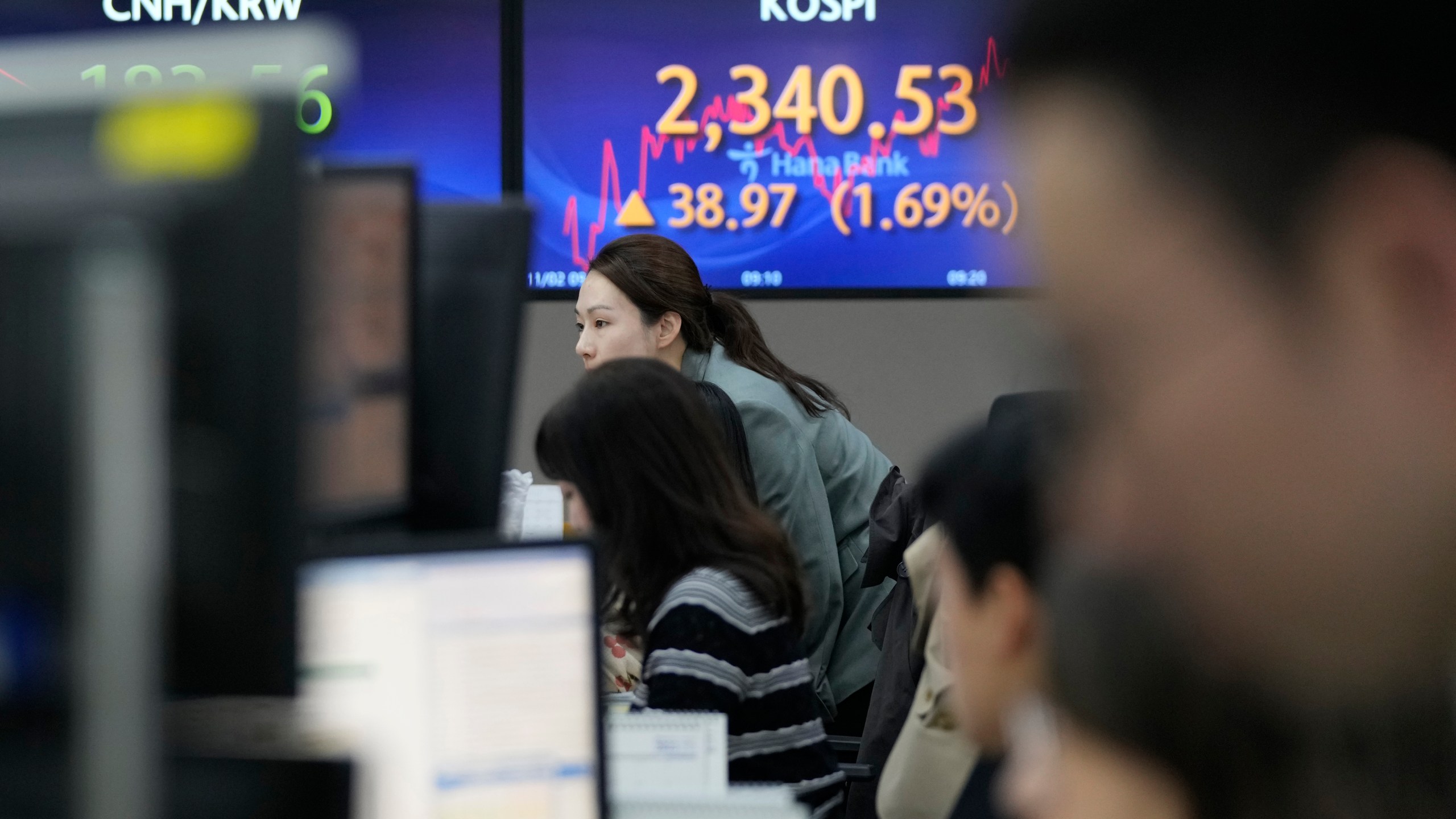 A currency trader watches monitors at the foreign exchange dealing room of the KEB Hana Bank headquarters in Seoul, South Korea, Thursday, Nov. 2, 2023. Asian shares were mostly higher Thursday after the U.S. Federal Reserve indicated it may not need to pump the brakes any harder on Wall Street and the economy. (AP Photo/Ahn Young-joon)